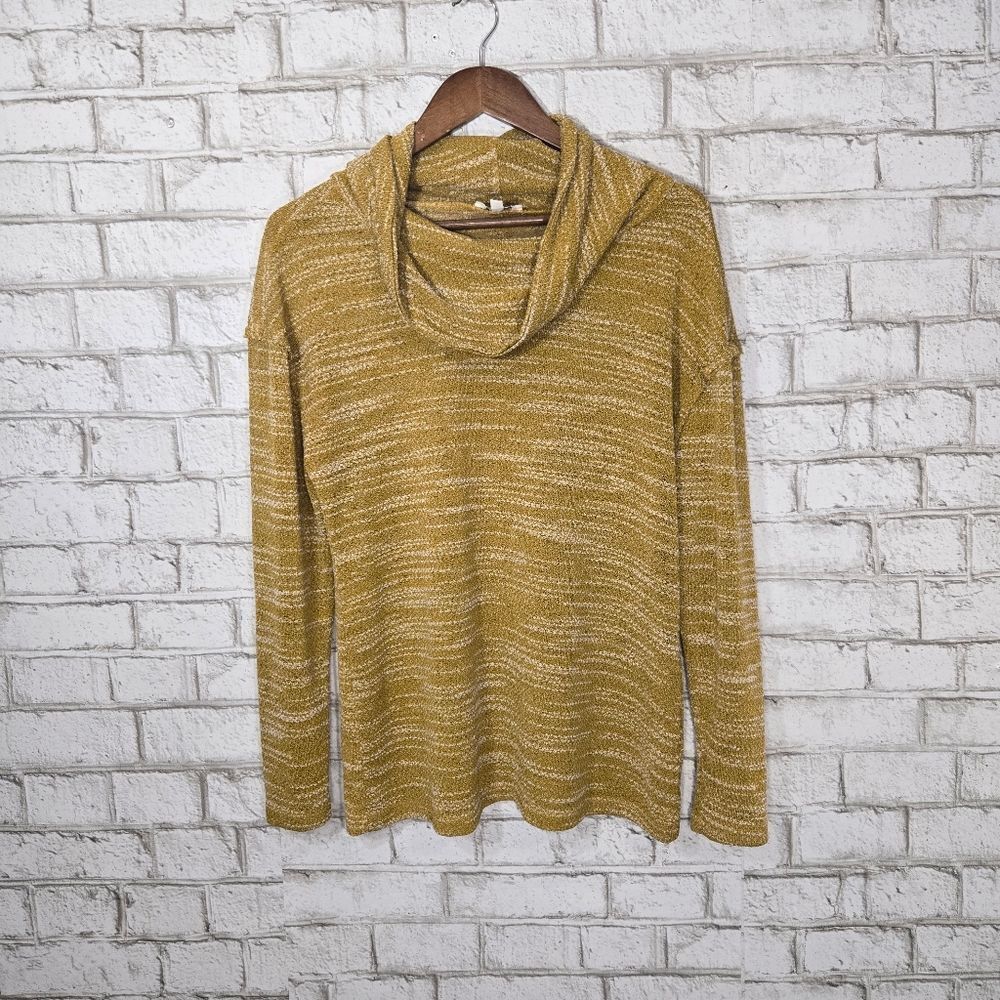 Umgee turtleneck lightweight sweater
